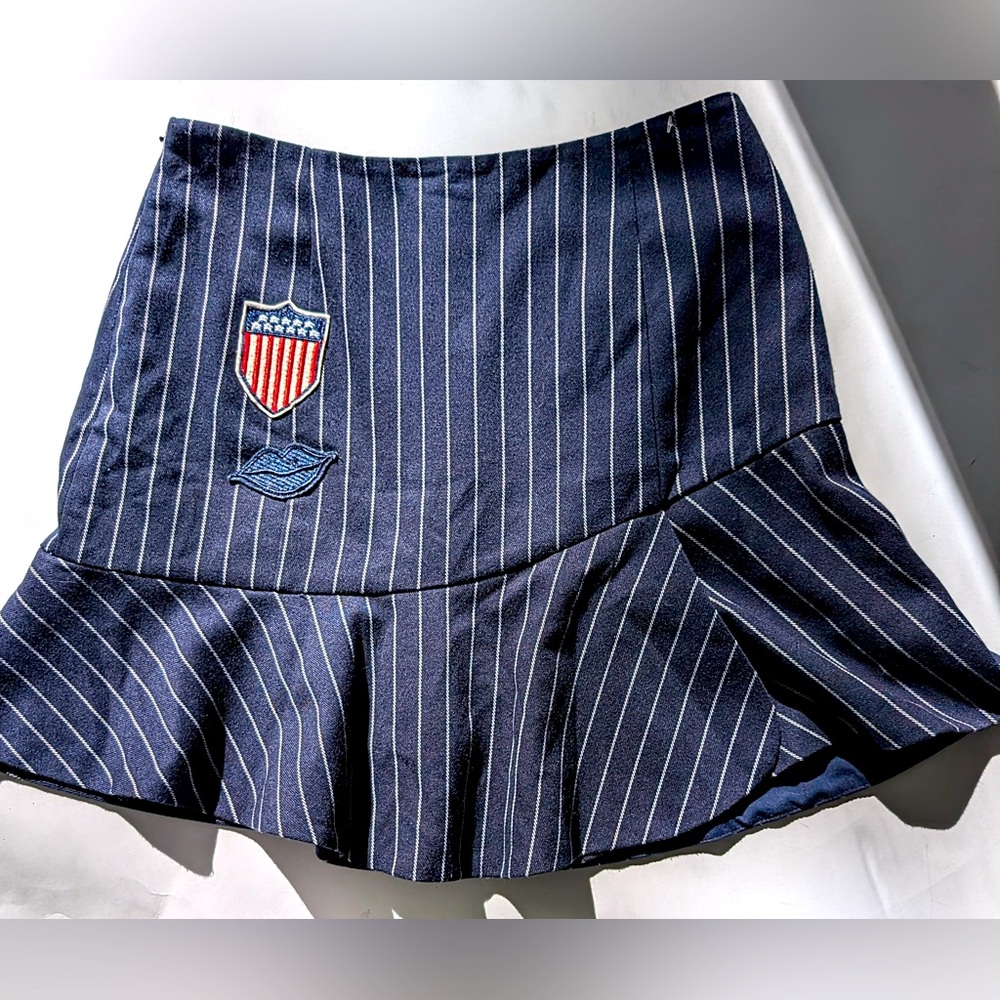 Beth Womens Skort size 4 Navy with White Stripes  Navy undershorts